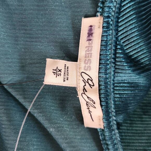 Express Green Velvet Ribbed Wrap Top NWT Size XS Dressy Green Velvet Top - Picture 6 of 10